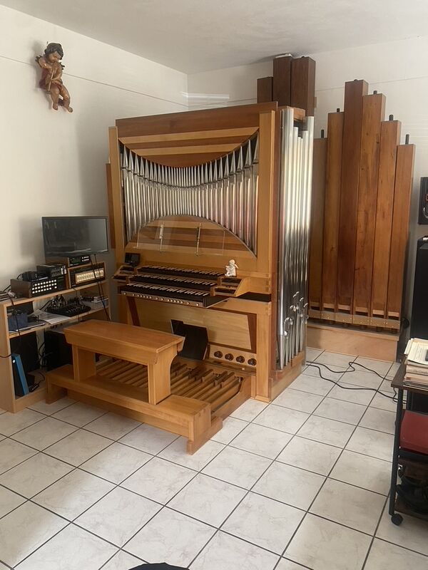 Hausorgel 6/III/P + 2 Tr. + plus Unitlade 12/III/P