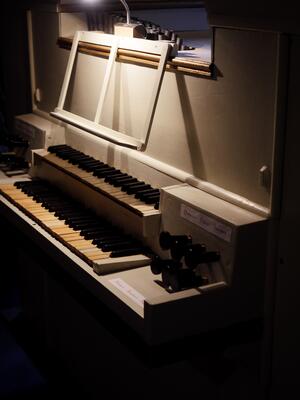 Truhenorgel 8/II