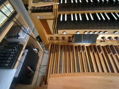 Hausorgel 6/III/P + 2 Tr. + plus Unitlade 12/III/P