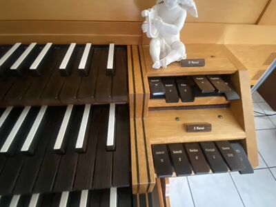 Hausorgel 6/III/P + 2 Tr. + plus Unitlade 12/III/P